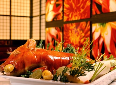 Heo Quay Nguyên Con Cần Thơ – Da Giòn Rụm, Thịt Mềm Ngọt, Chuẩn Vị Miền Tây