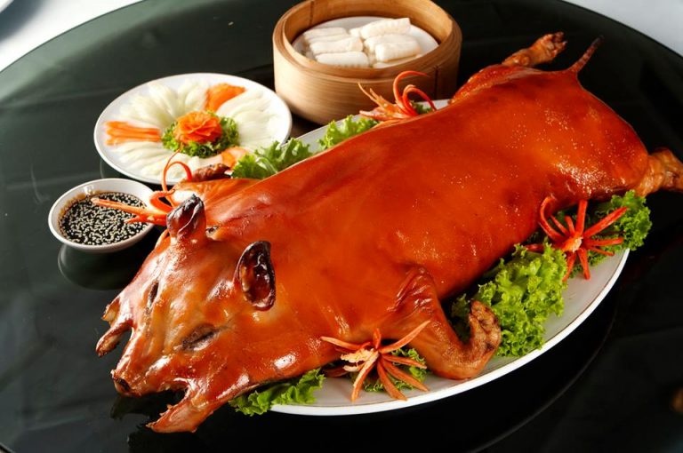 Heo quay nguyên con Cần Thơ - Lò Heo Quay Cường Ký