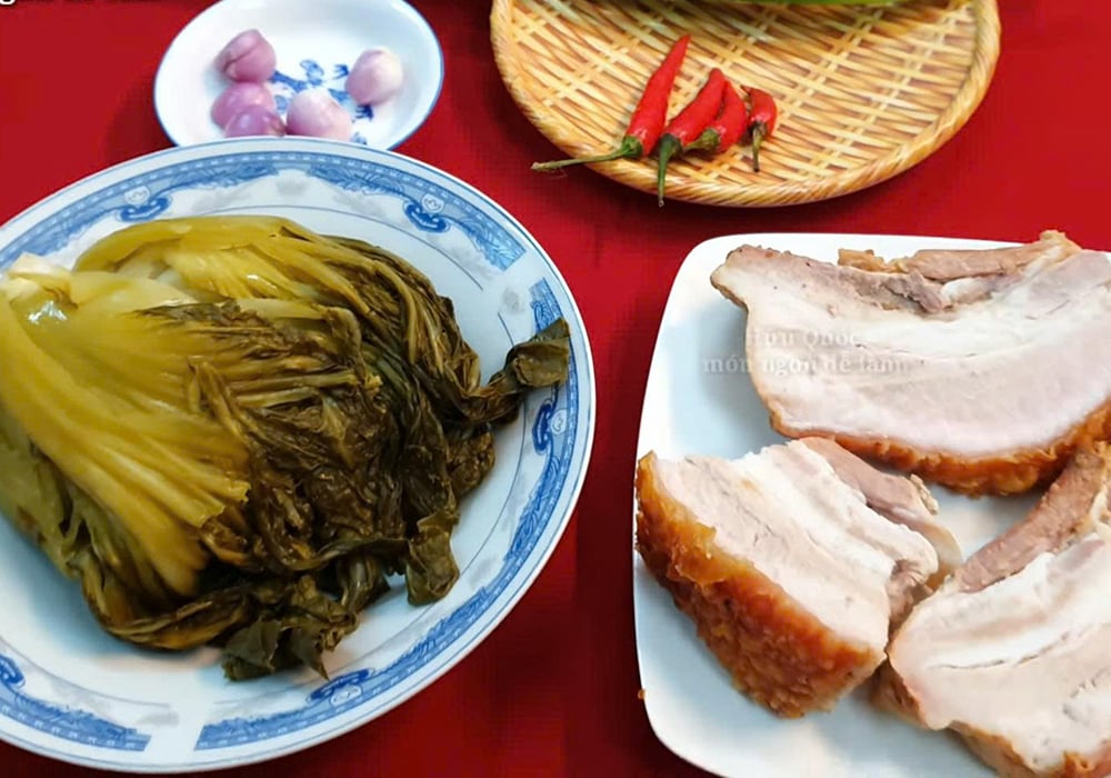 heo quay kho cải chua với nước dừa