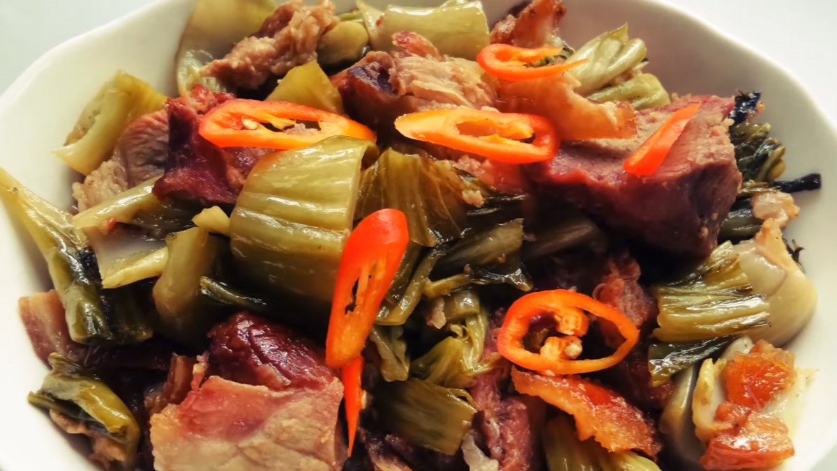 heo quay kho cải chua đậm đà