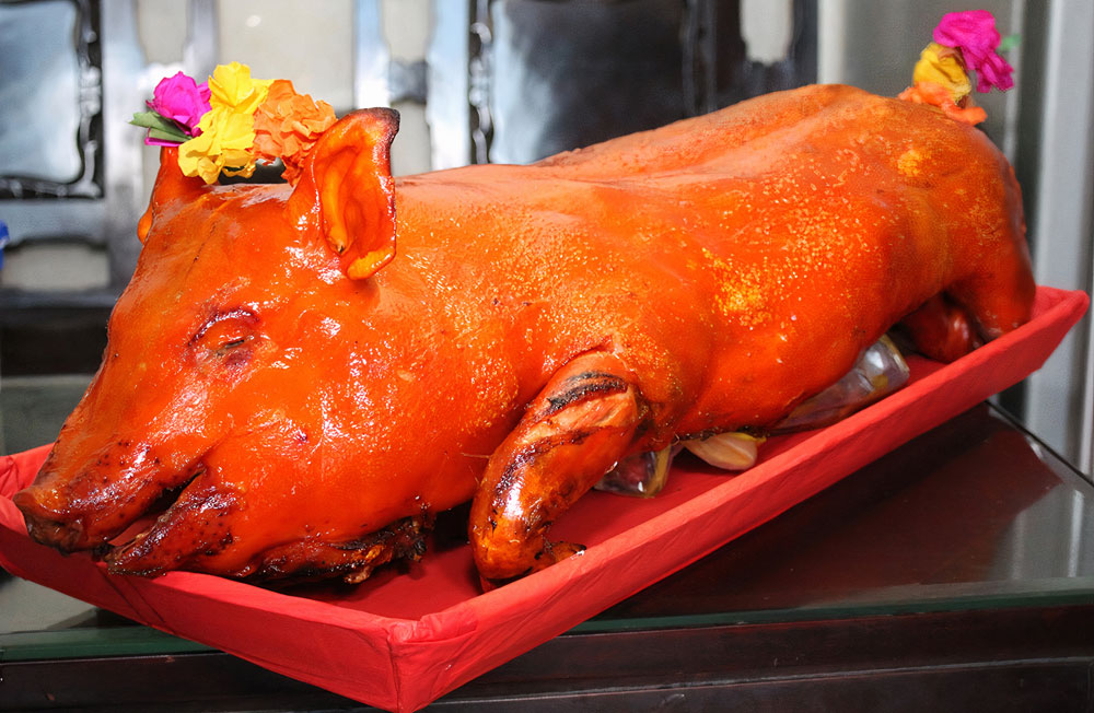 Heo quay trong tiệc cưới