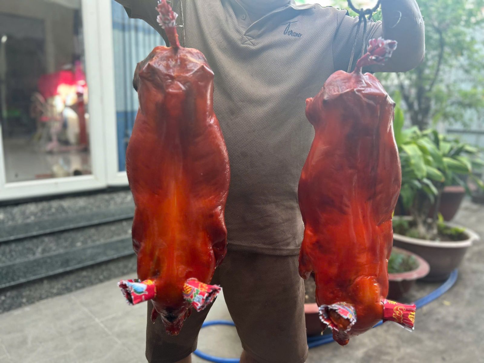 Heo quay ngon Ninh Kiều Cần Thơ da giòn quay thủ công